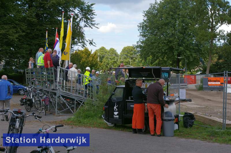 IMGP4564 koffie met gebak station harderwijk burendag